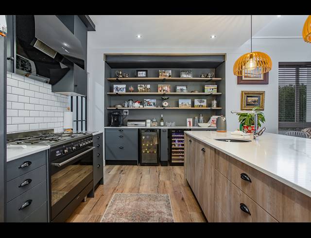 4 BEDROOM FREEHOLD FOR SALE IN LEMOENKLOOF